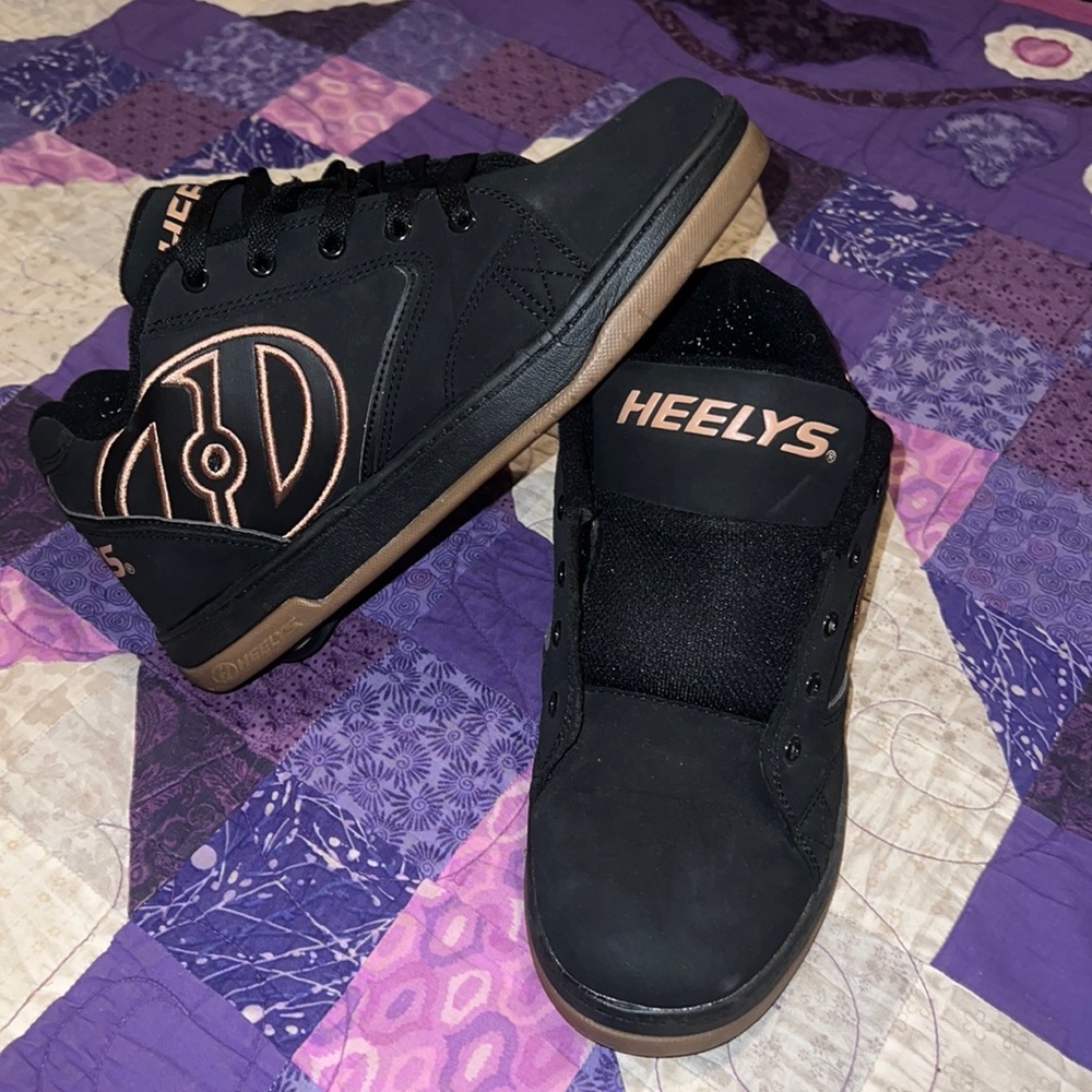 Black and tan Heelys